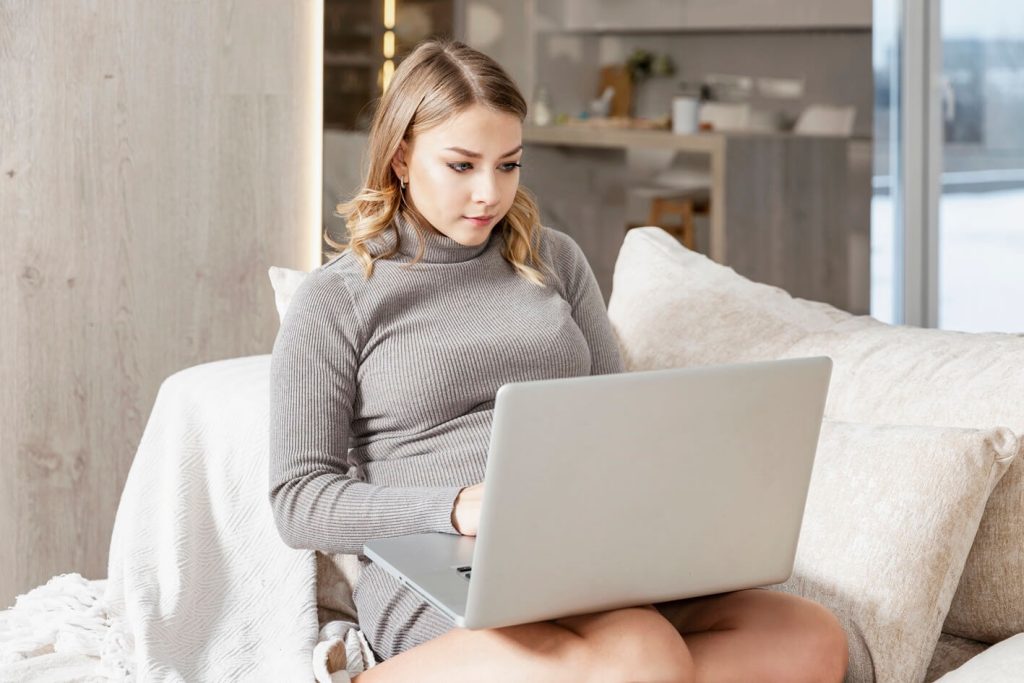 woman preparing divorce forms online